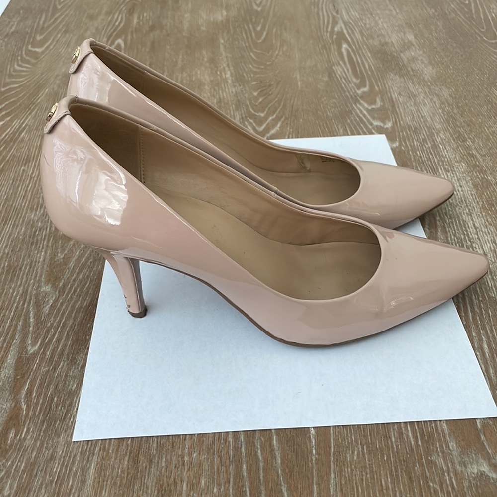 Michael Kors Dorothy Flex Tan Pumps Size 8 - Picture 2 of 11